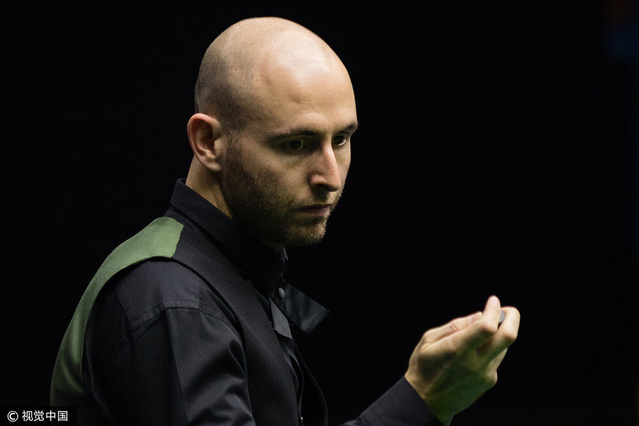 表現出他既 表現出他既