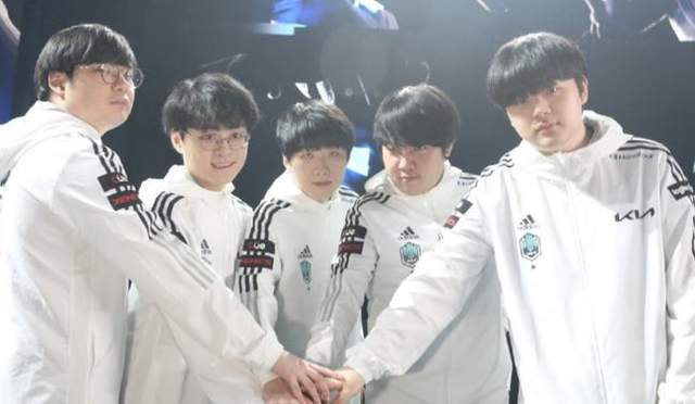 在最新的女 在最新的女