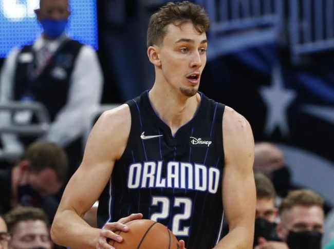 的足球场和 的足球场和